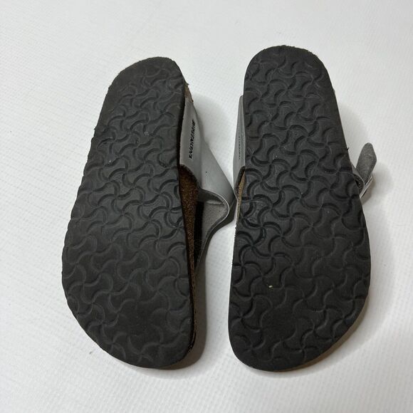 Birkenstock Young Gizeh Silver Leather Sandals Size 31 EU 13 US Narrow Strap - Picture 8 of 9
